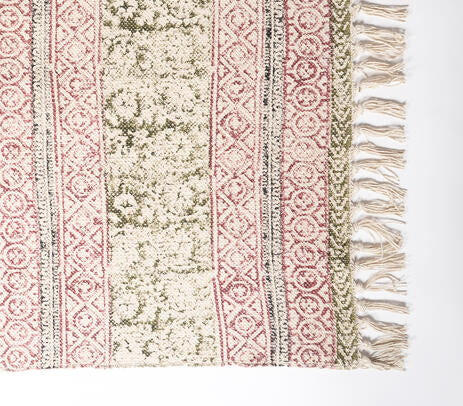 Detail of the rug's woven cotton edge