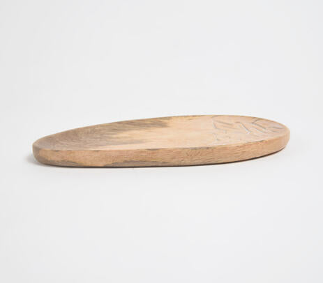 Mango wood serving platter detail close-up