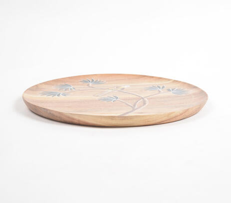 Bird wood plate medium lifestyle shot