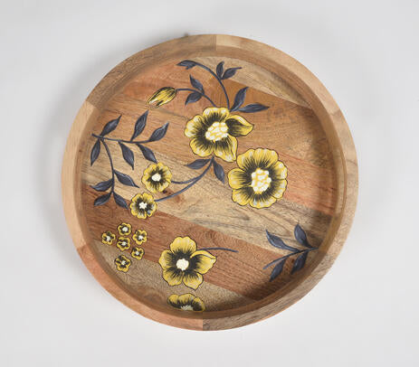Printed mango wood tray with snacks