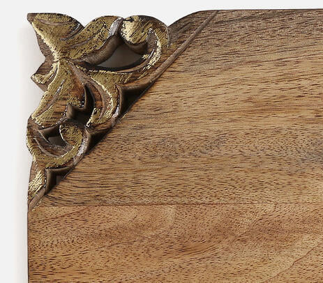 Gold border chopping board edge close-up