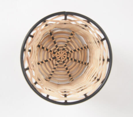 Cane pen stand full view
