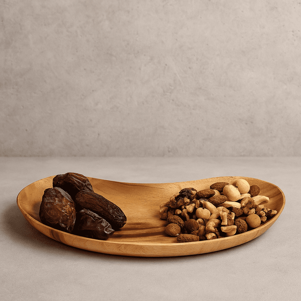 Bean shaped tray neem wood by Gleemium