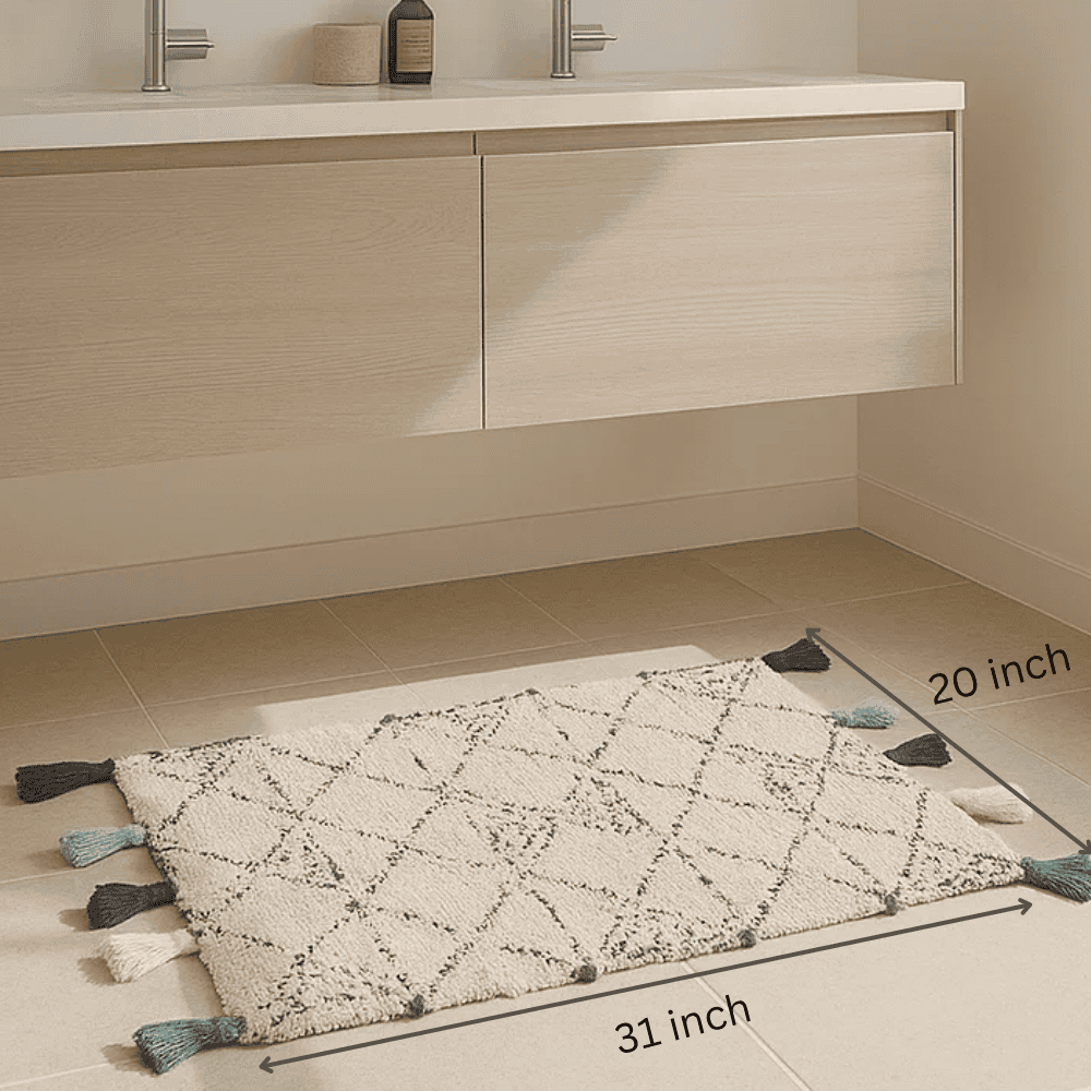 Detail of the geometric pattern across the mat