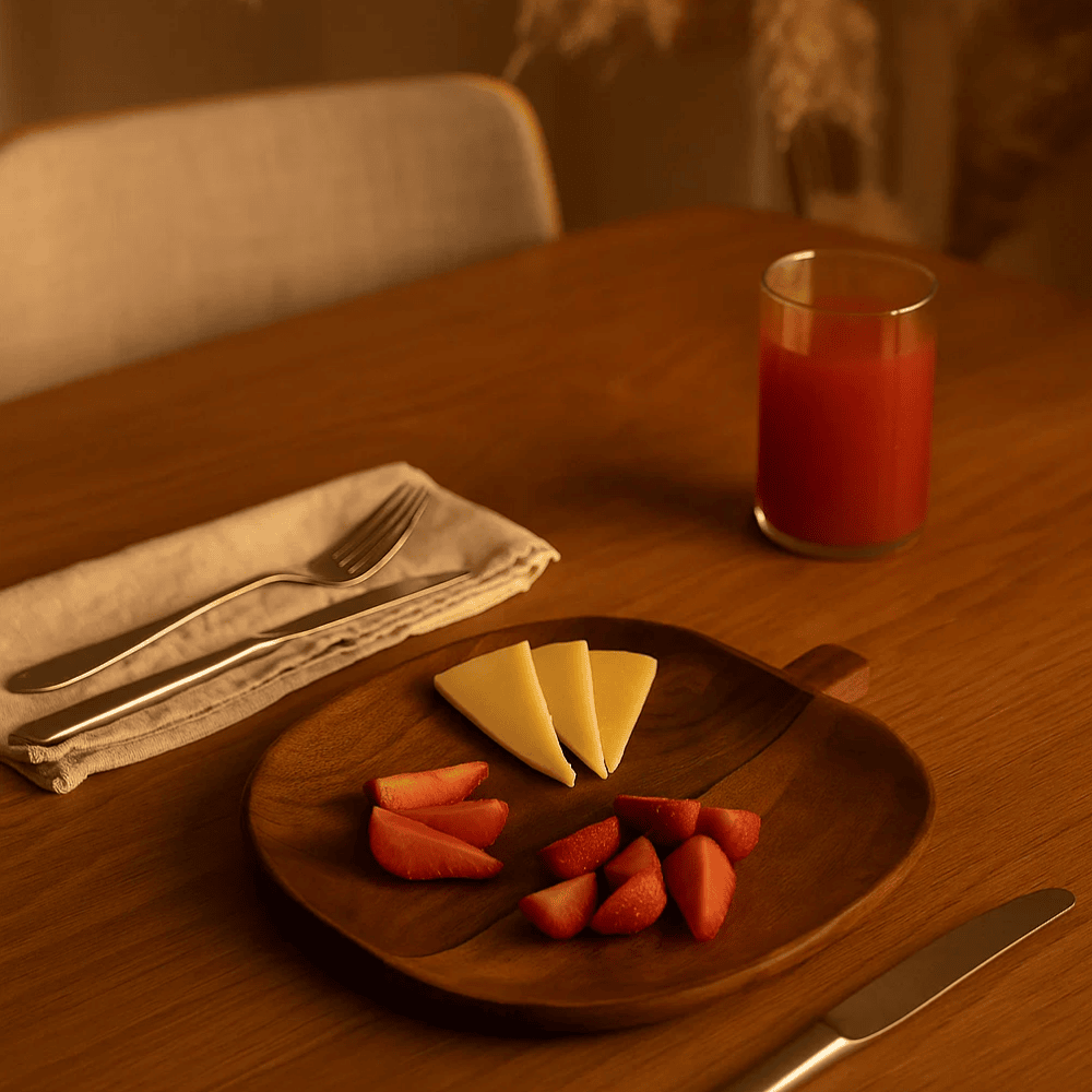 Apple shaped tray handle detail