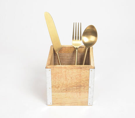 Mango wood cutlery holder lifestyle shot