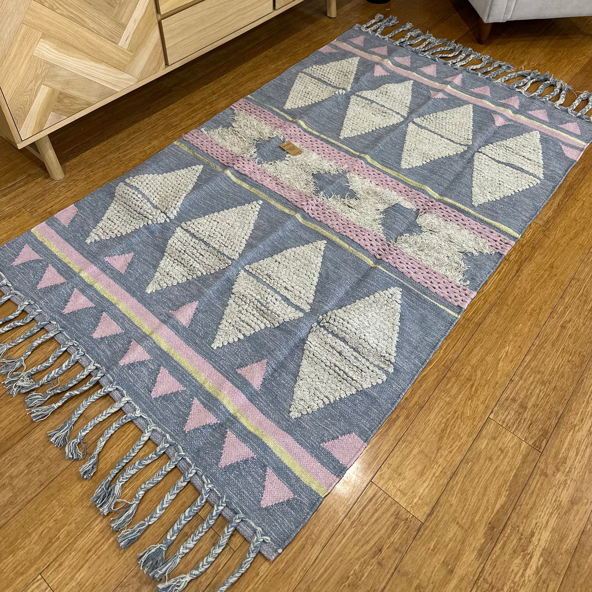 Corner detail showing the warp threads