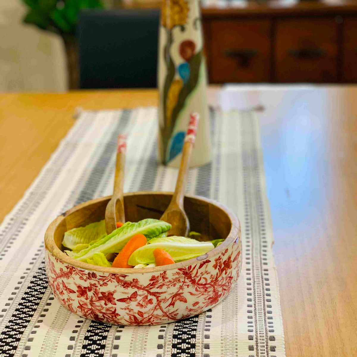 Floral salad bowl set base detail