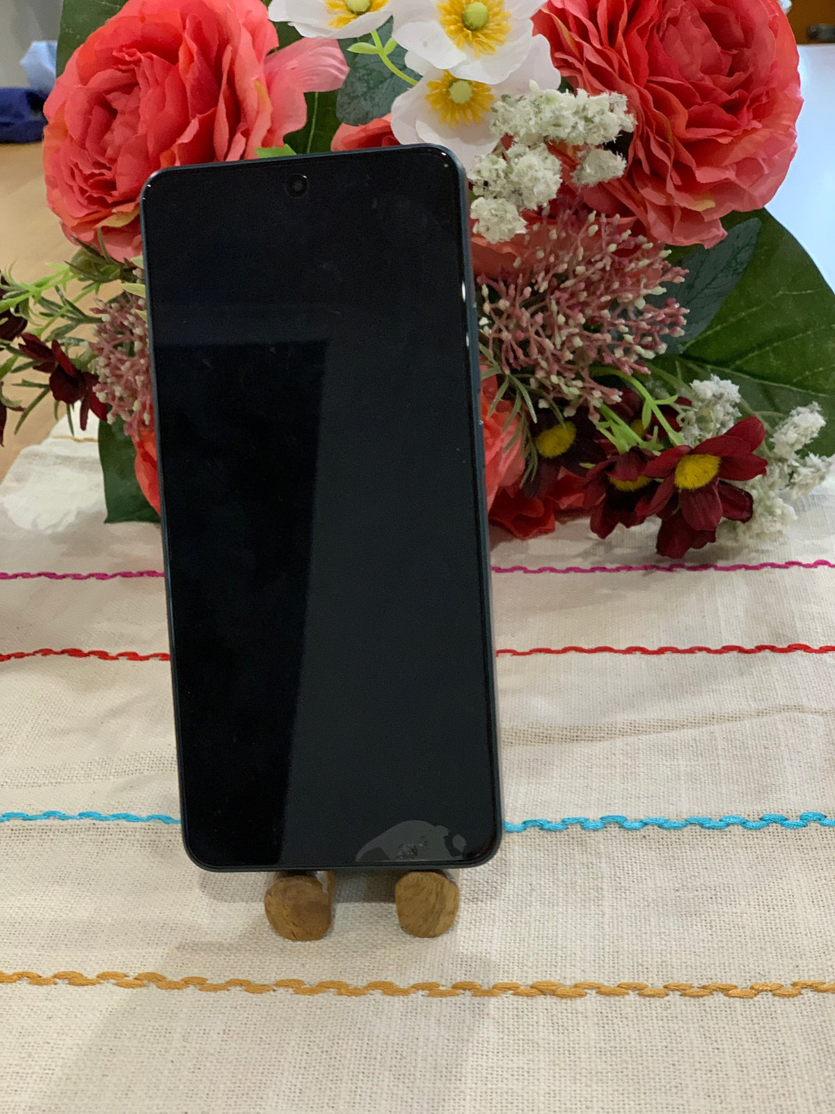 Rabbit phone stand top view