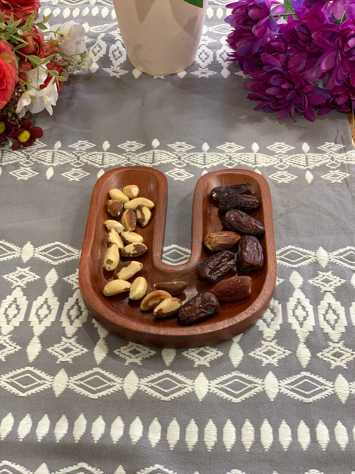Magnet shaped platter on a table