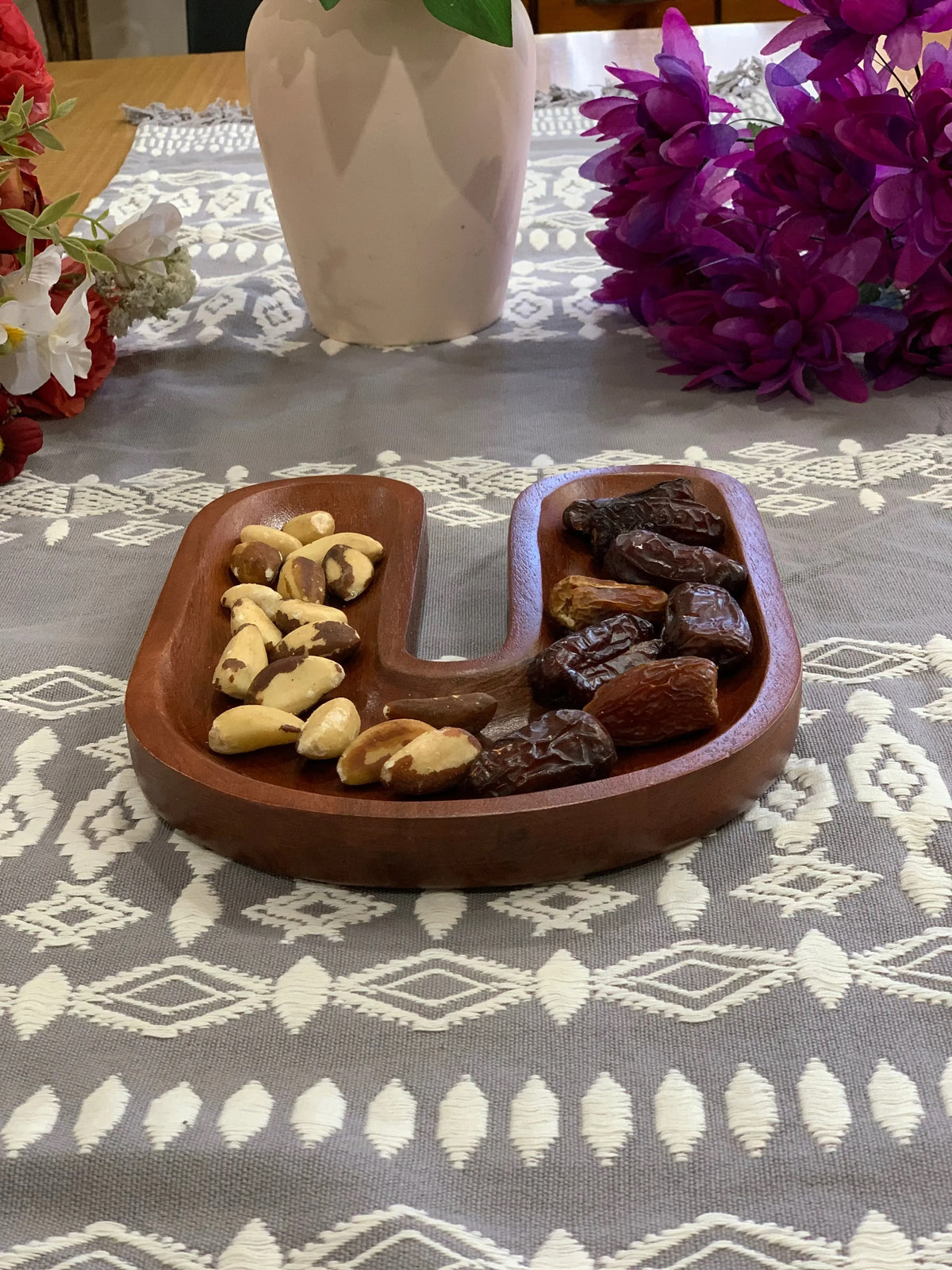 Hand Carved Magnet-Shaped Wooden Serving Platter Gleemium