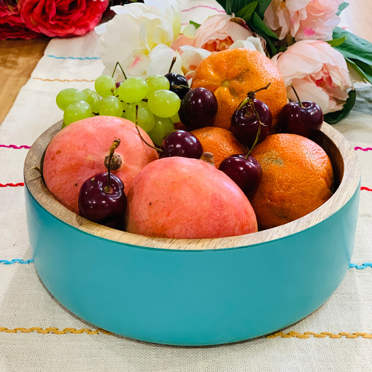 Aqua salad bowl edge view