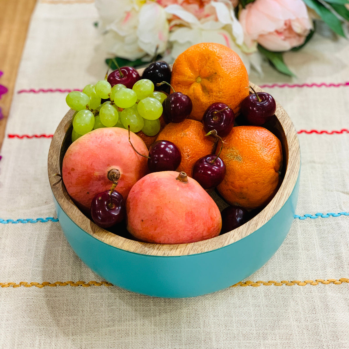 Aqua salad bowl colour detail