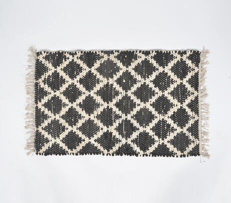 Handwoven Lattice Monochrome Tasseled Rug