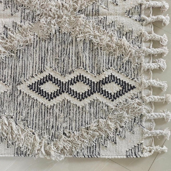 Fringed Diamond Pattern Rug with Braid Tassels – Handwoven Cotton Diamond Pattern Rug