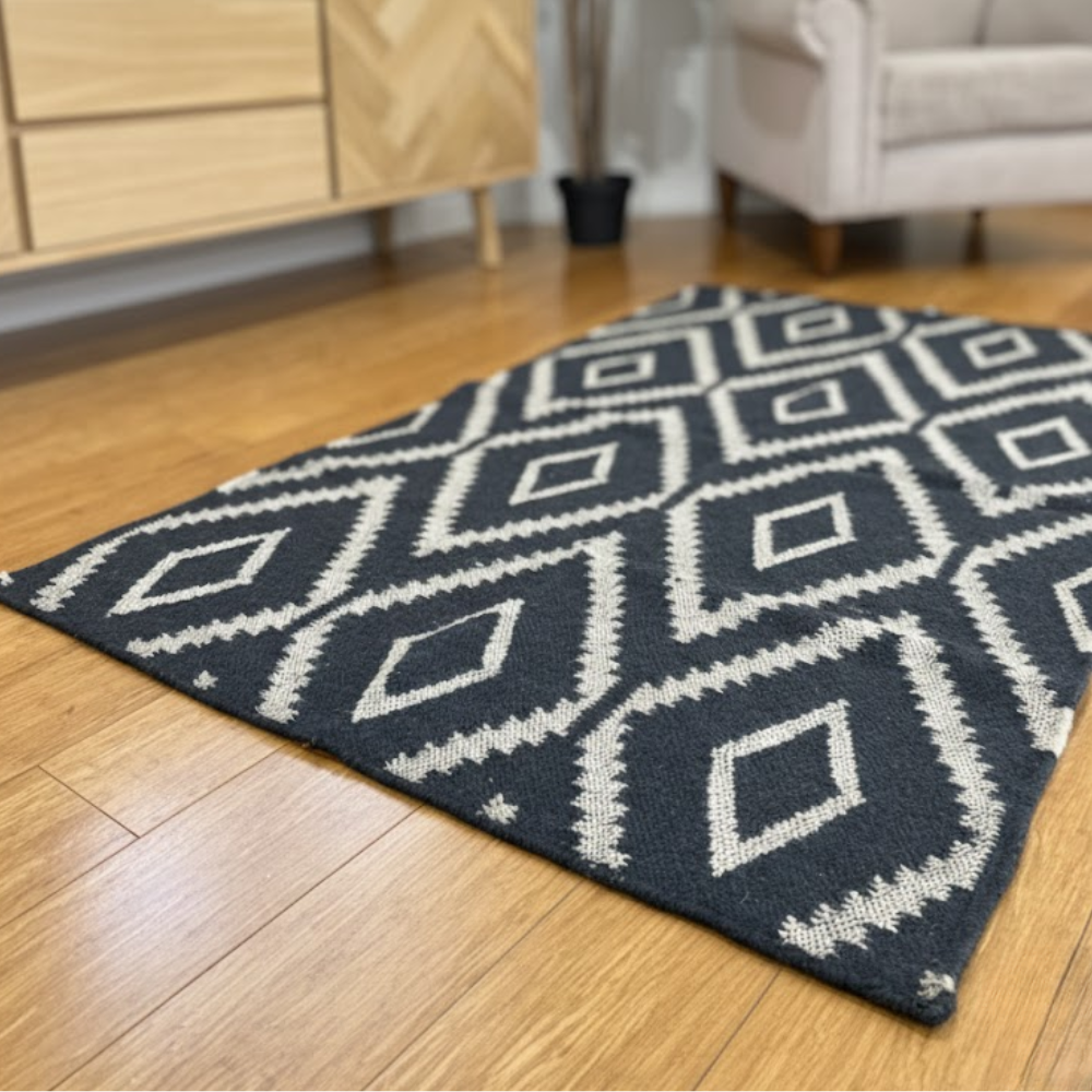 Handwoven Monotone Diamond Jute & Wool Rug – Artisan Black & Natural Rug