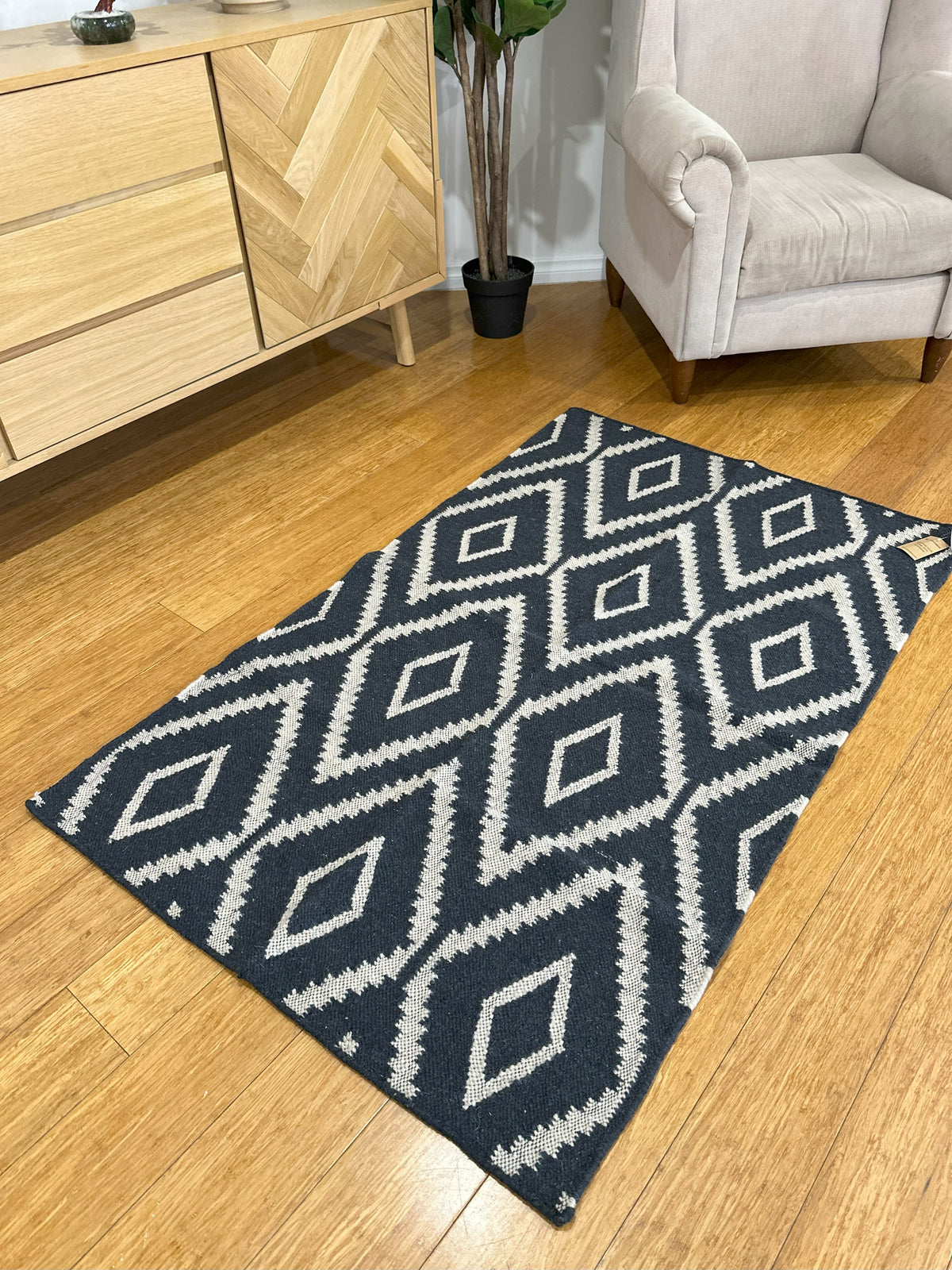 Handwoven Monotone Diamond Jute &amp; Wool Rug