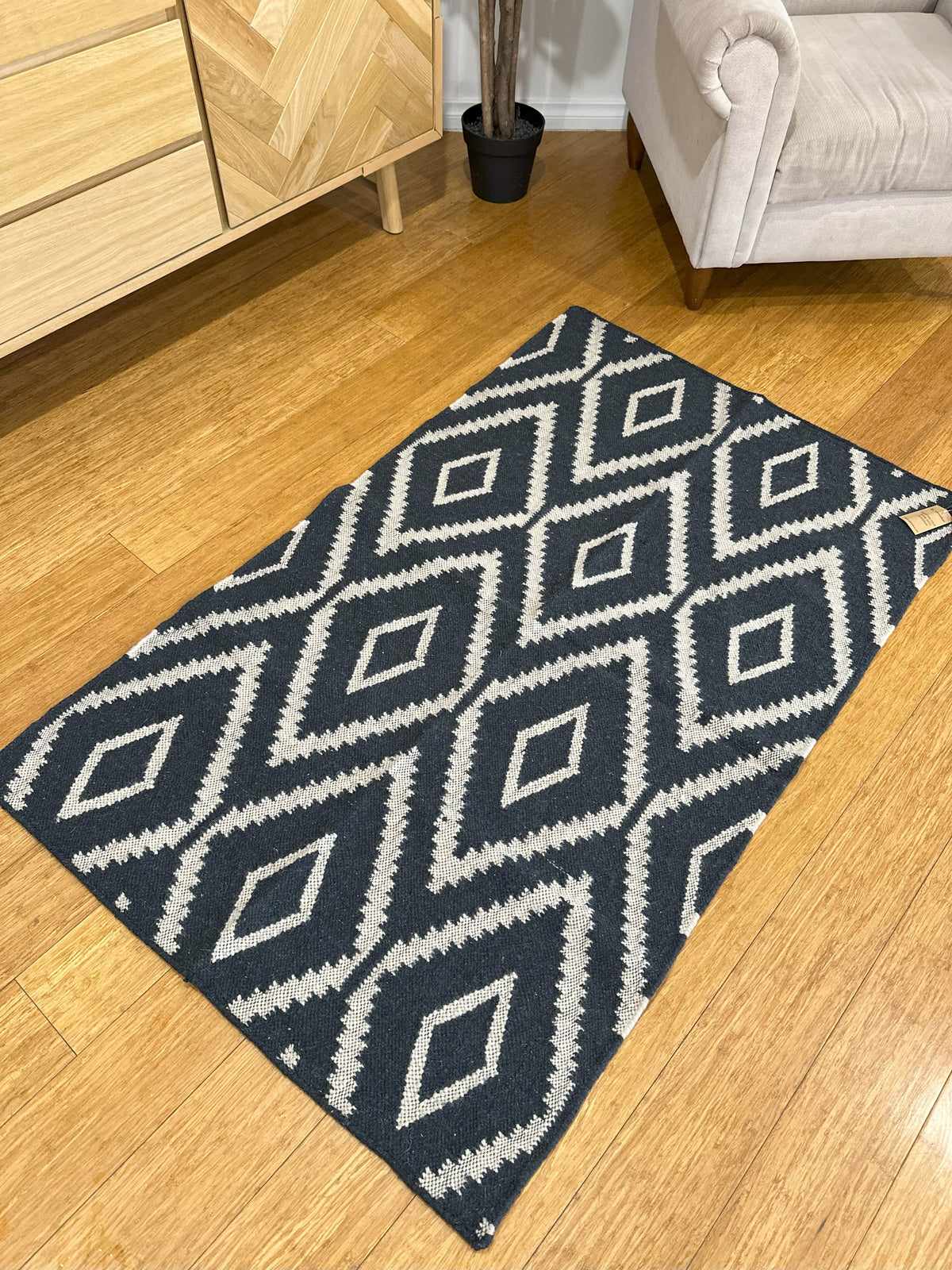 Handwoven Monotone Diamond Jute &amp; Wool Rug