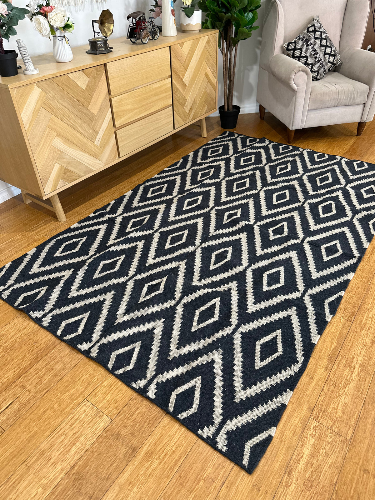 Handwoven Cotton &amp; Jute Diamond Monochrome Rug
