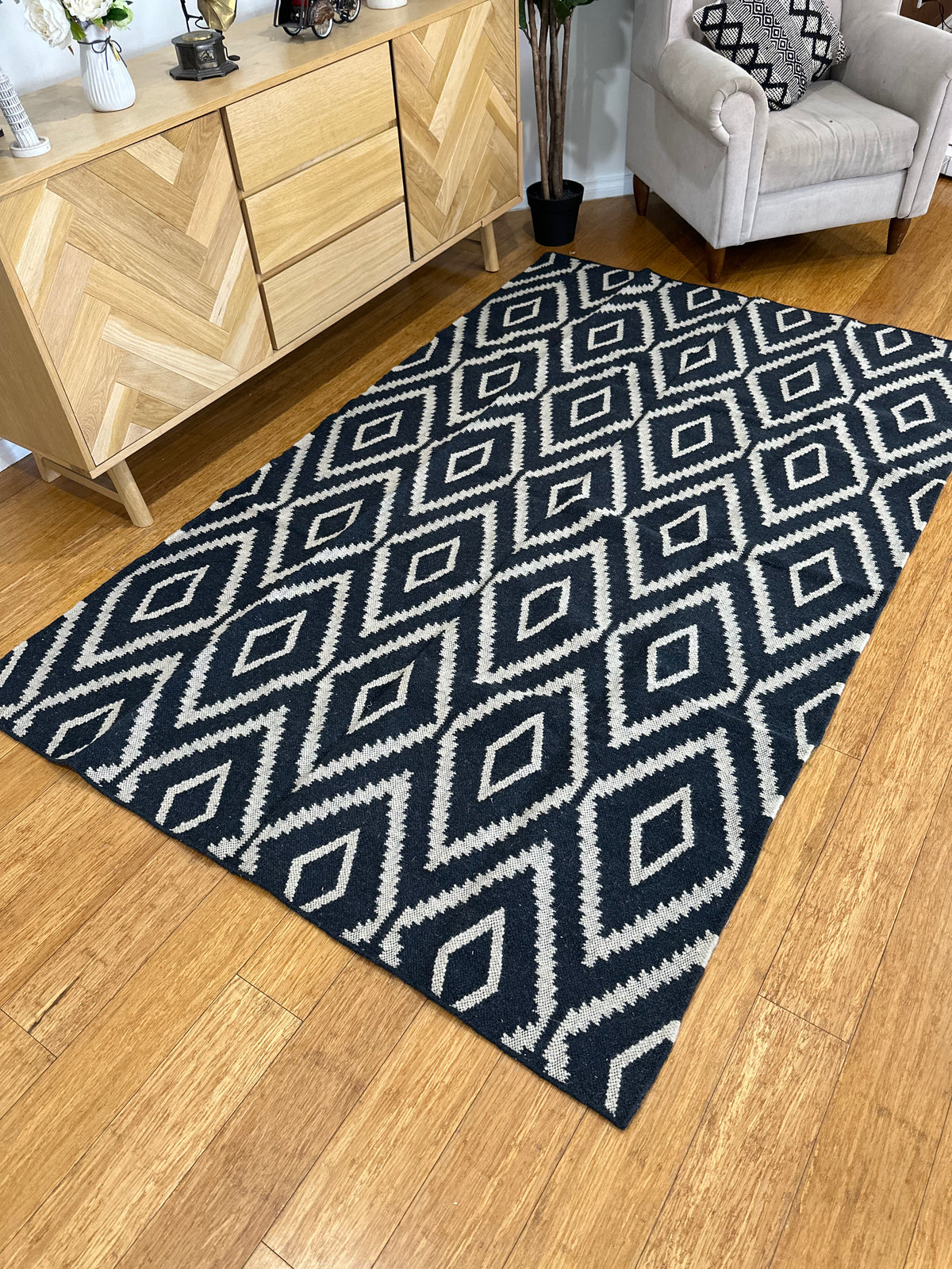 Handwoven Cotton &amp; Jute Diamond Monochrome Rug