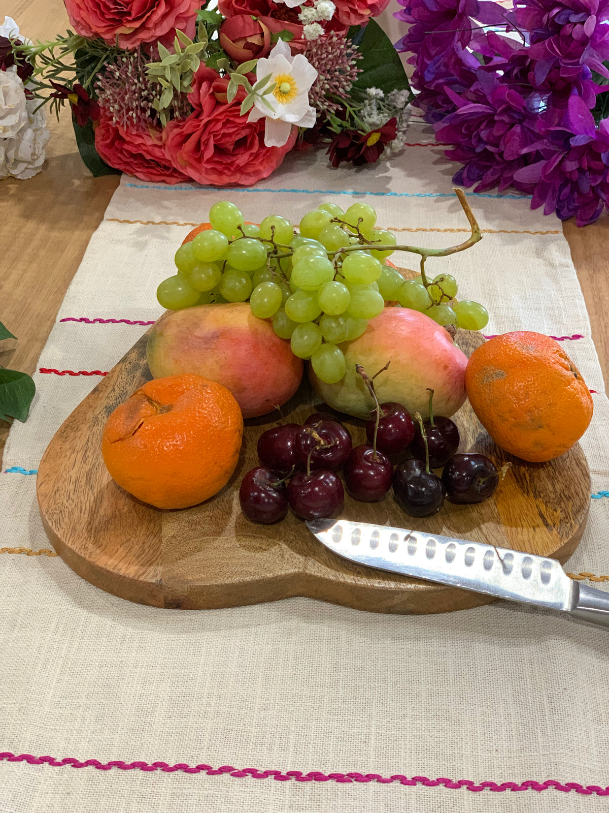 Hand Cut Mango Wood Pear-Shaped Chopping Board