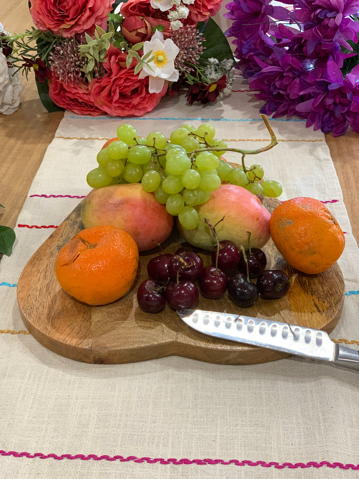 Hand Cut Mango Wood Pear-Shaped Chopping Board