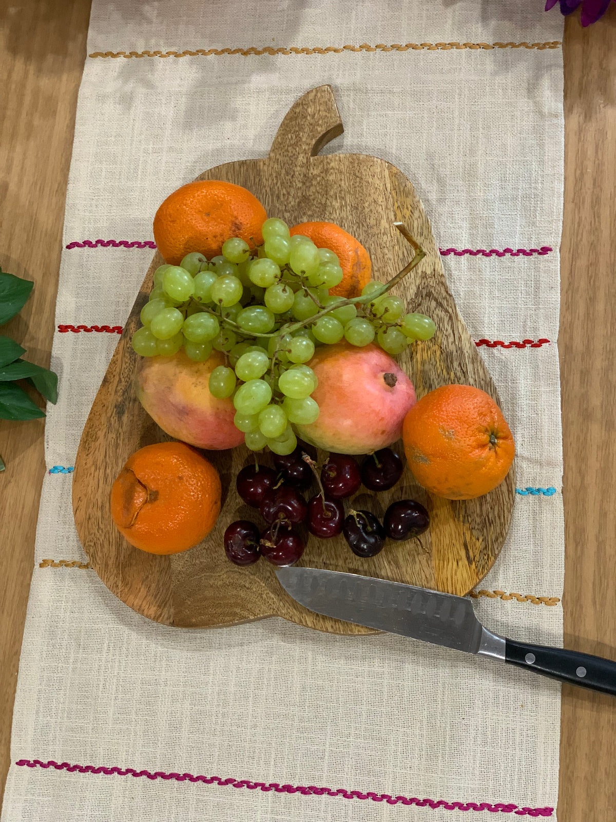 Hand Cut Mango Wood Pear-Shaped Chopping Board