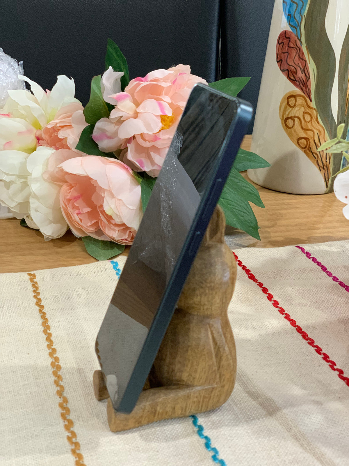 Hand Cut Mango Wood Rabbit Mobile holder