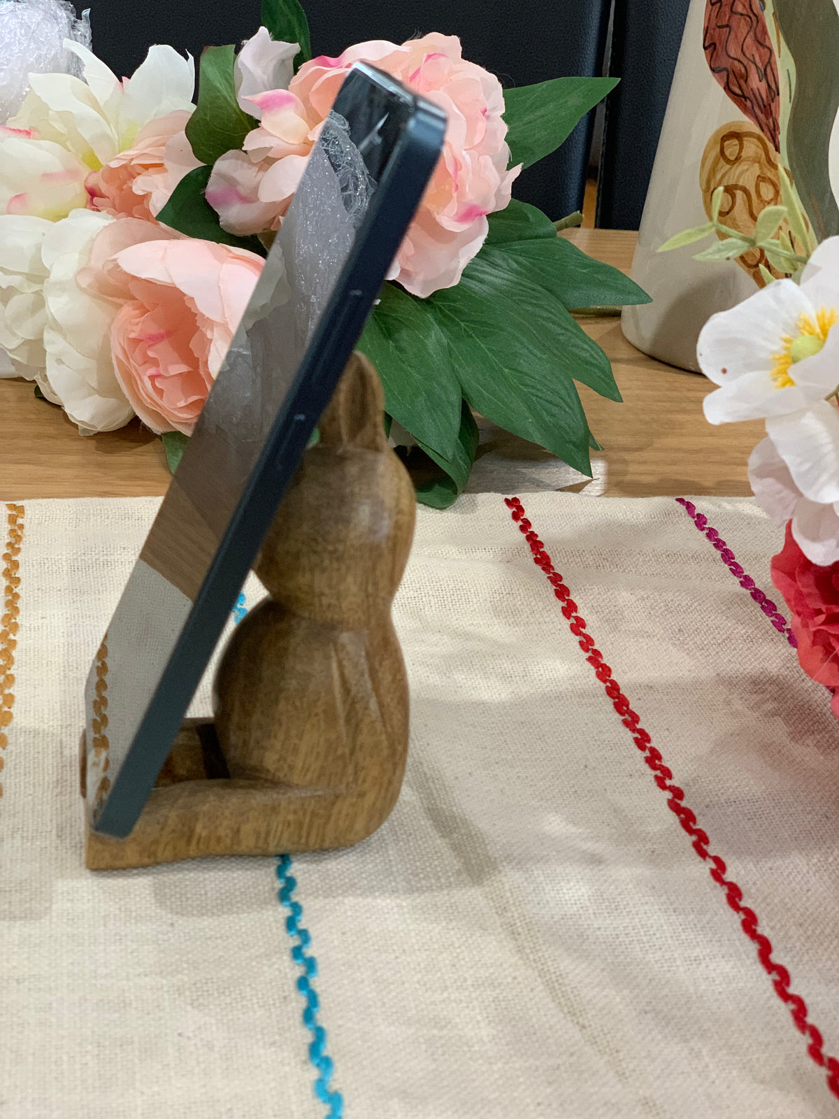 Hand Cut Mango Wood Rabbit Mobile holder