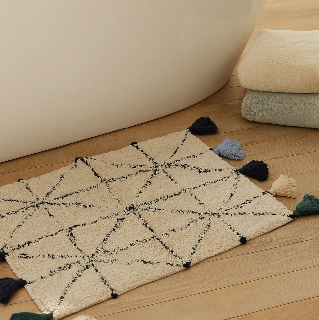 Tufted & Tasseled Geometric Cotton Bath Mat – Handwoven